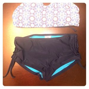 Mix and match bikini bottom! Papiamento brand.